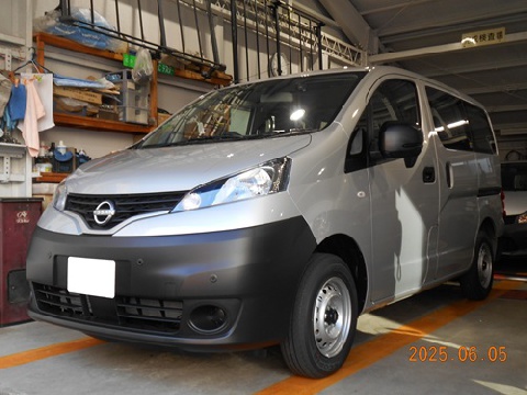 小型ワンボックスバン(NV200バネット)