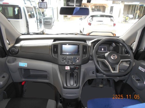 小型ワンボックスバン1台入庫しました。