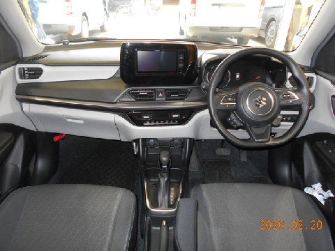 コンパクトハイブリッドカー1台入庫しました。