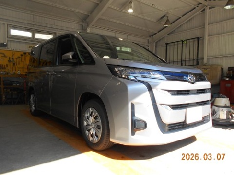 ミニバン(ノアＨＥＶ)