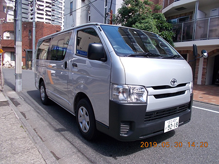 新車納車までの間のつなぎを探しており、TBカーズのマ...